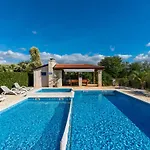 Villa Kastelir *