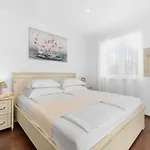 Kastelir Villa *