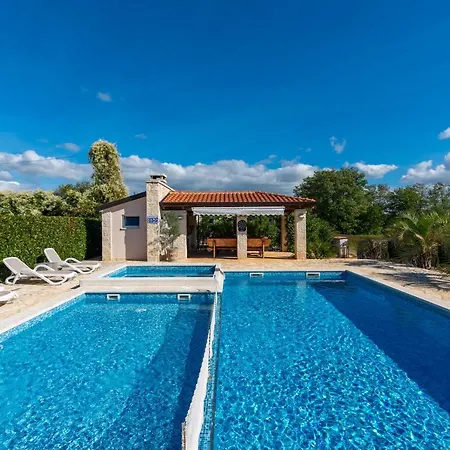 Villa Kastelir *