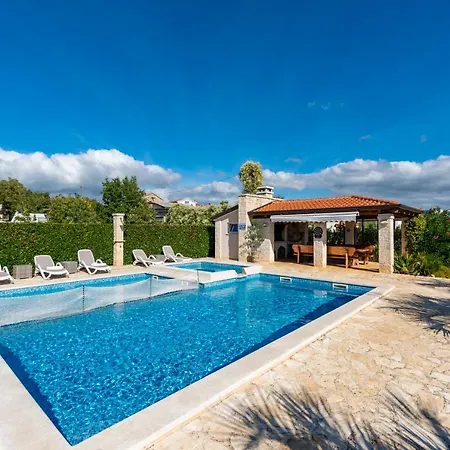 Kastelir Villa *