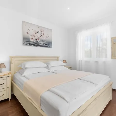 Kastelir Villa *
