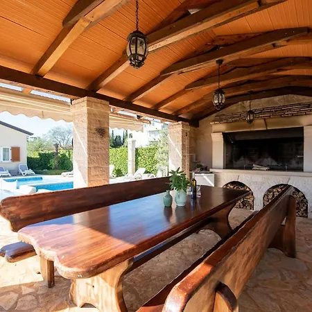 Villa Kastelir *