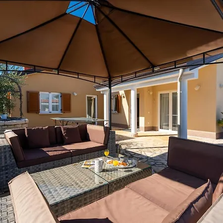 Kastelir Villa *