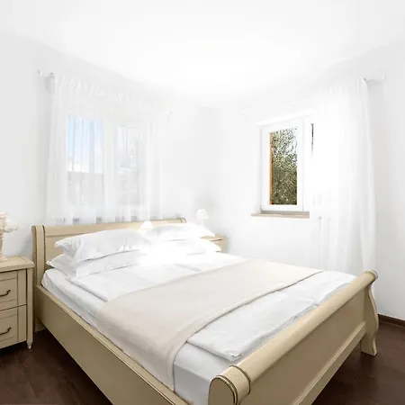 Kastelir Villa