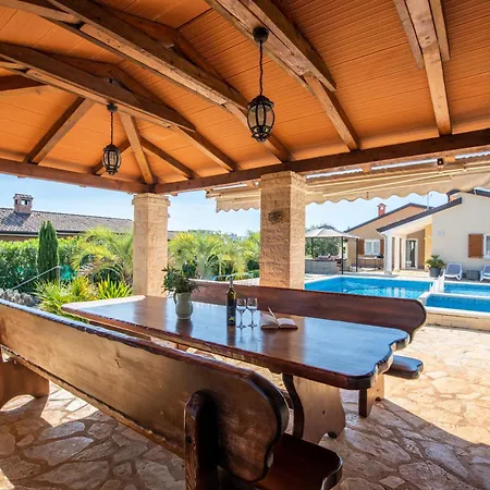 Kastelir Villa *