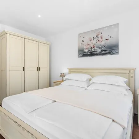 Kastelir * Kaštelir